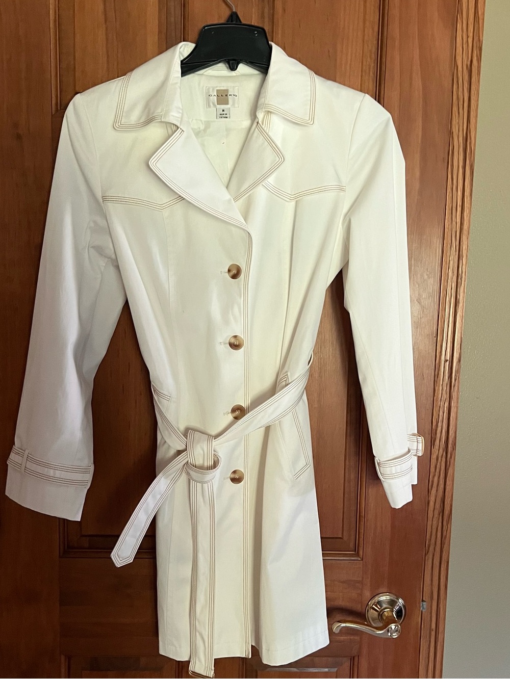 Vintage Gallery - Women’s Cream Belted Trench Coat - Classic Tailored Style-M